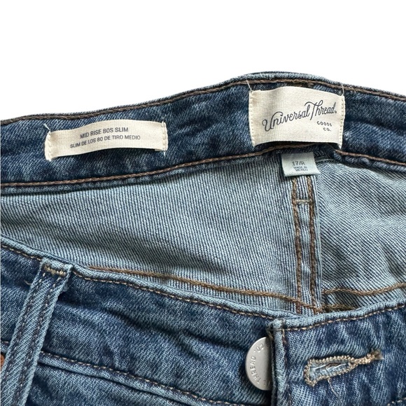 Universal Thread Blue Boyfriend Jeans Relaxed Fit - Picture 3 of 5